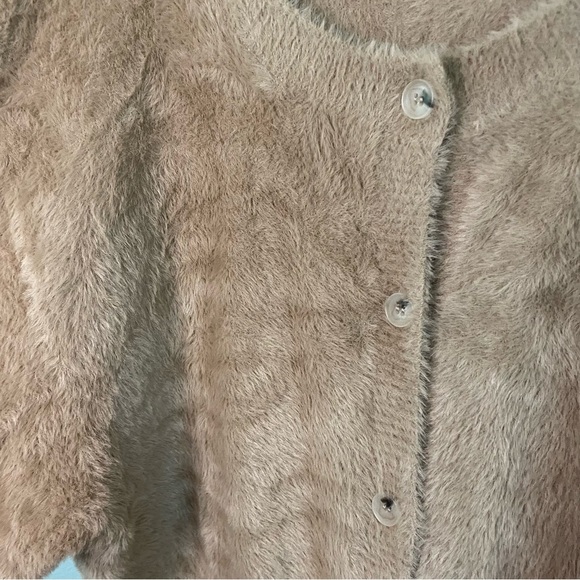 Good American Tan Fuzzy Soft Stretch Fall Cozy Cropped Cardigan Size 5 - Picture 7 of 11